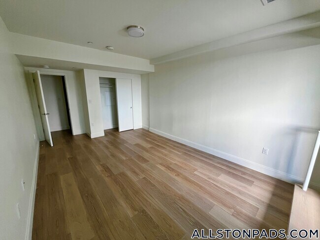 1079 Commonwealth Ave in Boston, MA - Building Photo - Building Photo