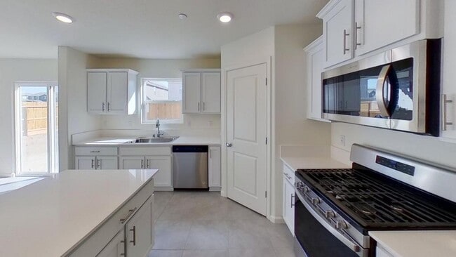 710 Jessie Dr in Merced, CA - Foto de edificio - Building Photo