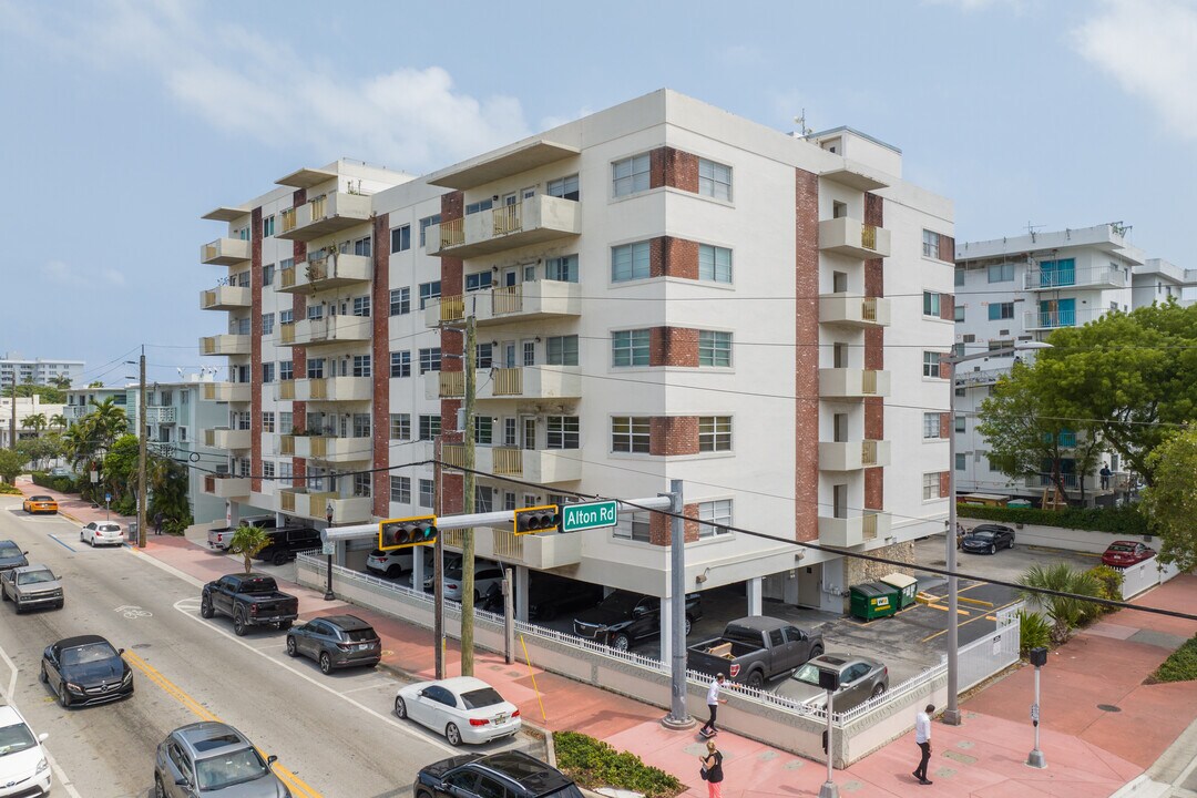 Apollo Condominium in Miami Beach, FL - Foto de edificio