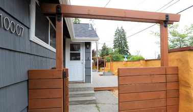 10007 35th Ave SW in Seattle, WA - Building Photo - Building Photo