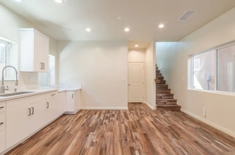 3258 Dundas St in Los Angeles, CA - Building Photo - Building Photo