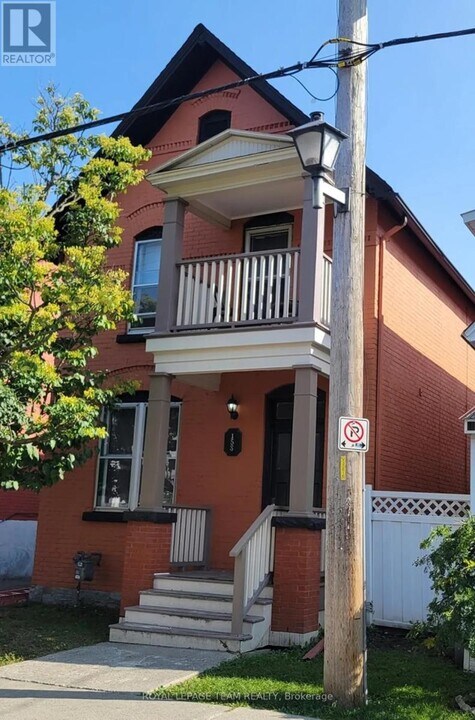 158 St Andrew St in Ottawa, ON - Building Photo