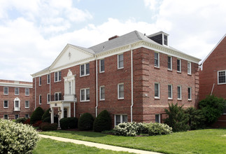 BEARINGS NORTH CONDOMINIUM in Alexandria, VA - Building Photo - Building Photo