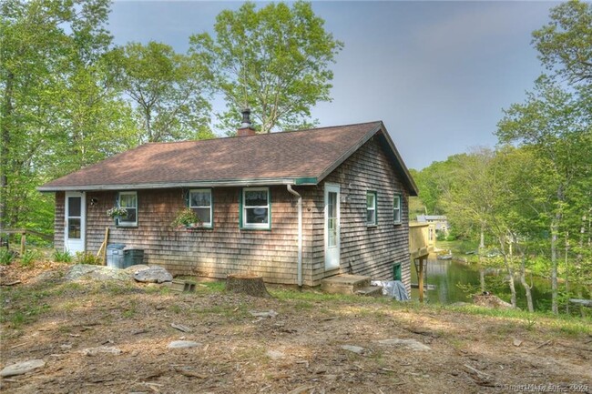 389C Wyassup Rd in North Stonington, CT - Building Photo - Building Photo