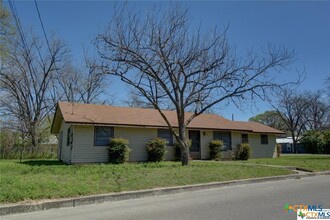 650 Bluebonnet Ave in New Braunfels, TX - Building Photo - Building Photo