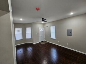 6 W 30th St, Unit #Apt 1 in Wilmington, DE - Building Photo