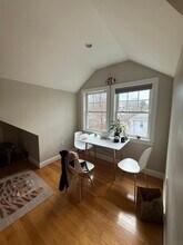 27 Crosby Rd in Chestnut Hill, MA - Foto de edificio - Building Photo