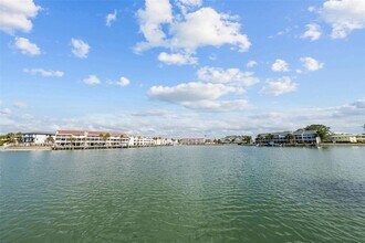 12116 Lagoon Ln in Treasure Island, FL - Building Photo - Building Photo