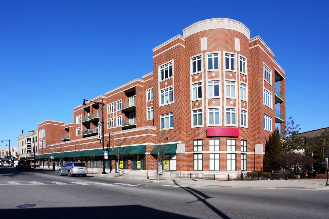 Pensacola Place in Chicago, IL - Building Photo