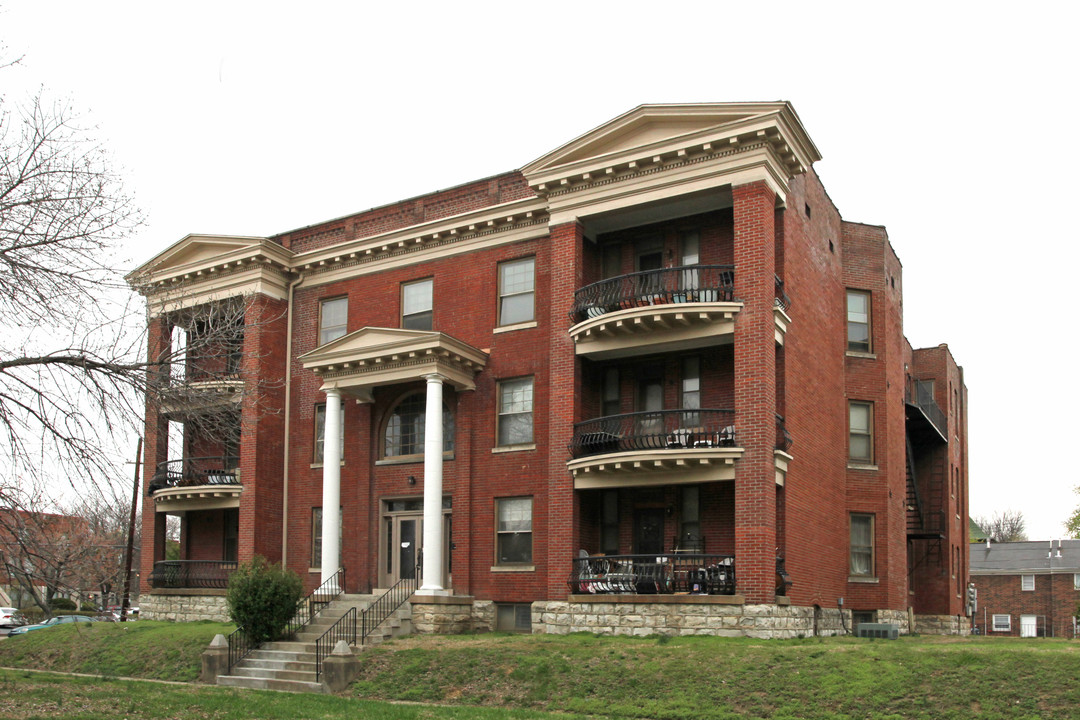 431 Kensington Ct in Louisville, KY - Foto de edificio