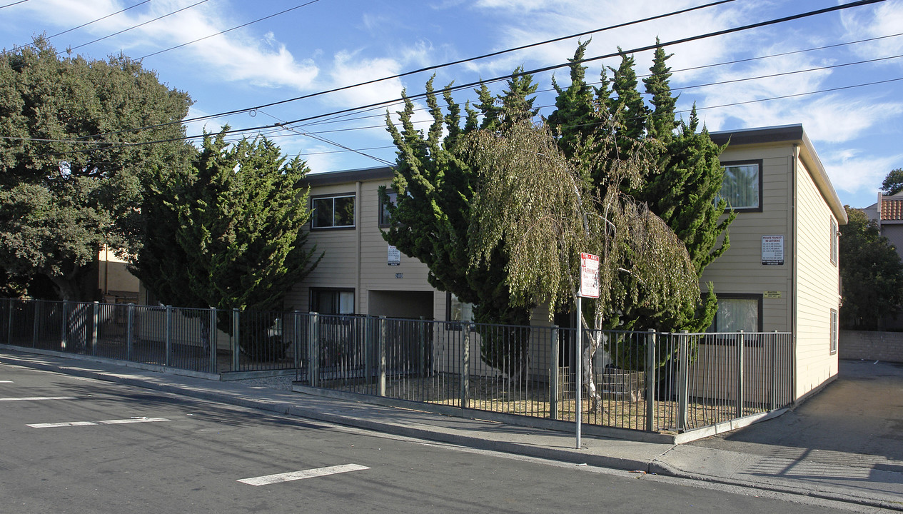 2409 Standard Ave in San Pablo, CA - Building Photo