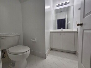 1005 NE 42nd Ave in Homestead, FL - Foto de edificio - Building Photo