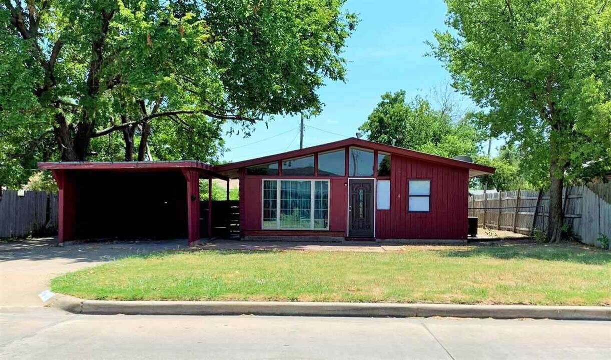 2906 NW Euclid Ave in Lawton, OK - Building Photo