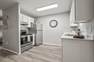 Huntington House Apartments in Riverview, MI - Building Photo - Building Photo