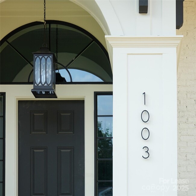 1003 Parkwood Ave in Charlotte, NC - Building Photo - Building Photo