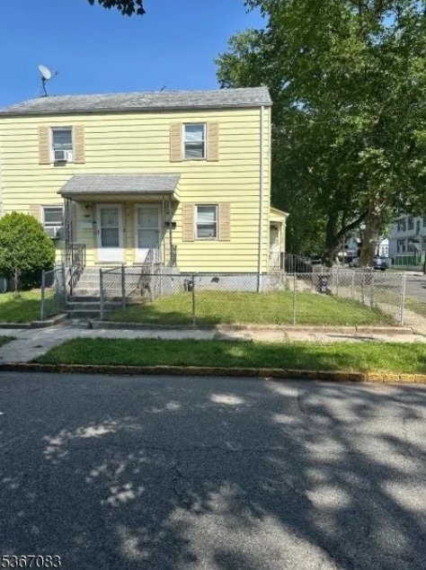 property at 178 N 16th St