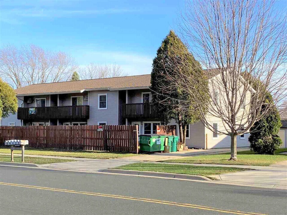 235 Broadway Dr in Sun Prairie, WI - Building Photo