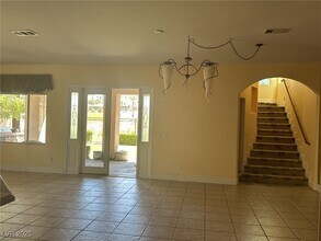 141 Cliff Valley Dr in Las Vegas, NV - Building Photo - Building Photo