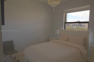 7815 NW 104th Ave in Doral, FL - Building Photo - Building Photo