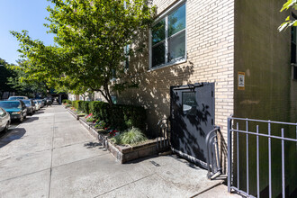 360 Cabrini Blvd in New York, NY - Building Photo - Building Photo