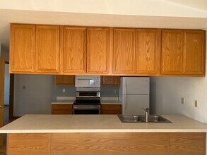 Wilshire Commons Apartments in Rockford, IL - Building Photo - Building Photo