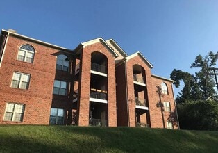 4805 Lyons View Pike, Unit 304 in Knoxville, TN - Foto de edificio - Building Photo