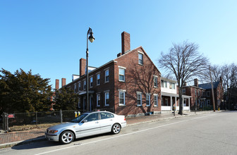 95 Pleasant St in Manchester, NH - Foto de edificio - Building Photo