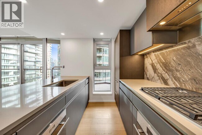 889 Pacific St in Vancouver, BC - Building Photo - Building Photo