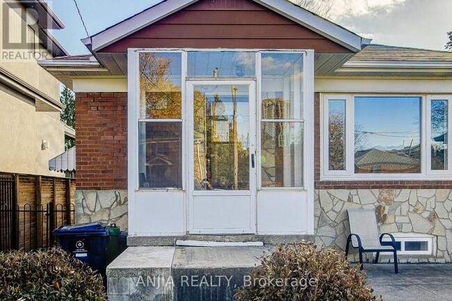 203 Van Dusen Blvd in Toronto, ON - Building Photo - Building Photo