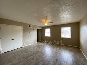 6048 Northwest Expy in Warr Acres, OK - Building Photo - Building Photo