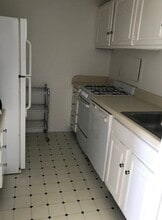 1 Crawford Pky, Unit Studio in Portsmouth, VA - Building Photo - Building Photo