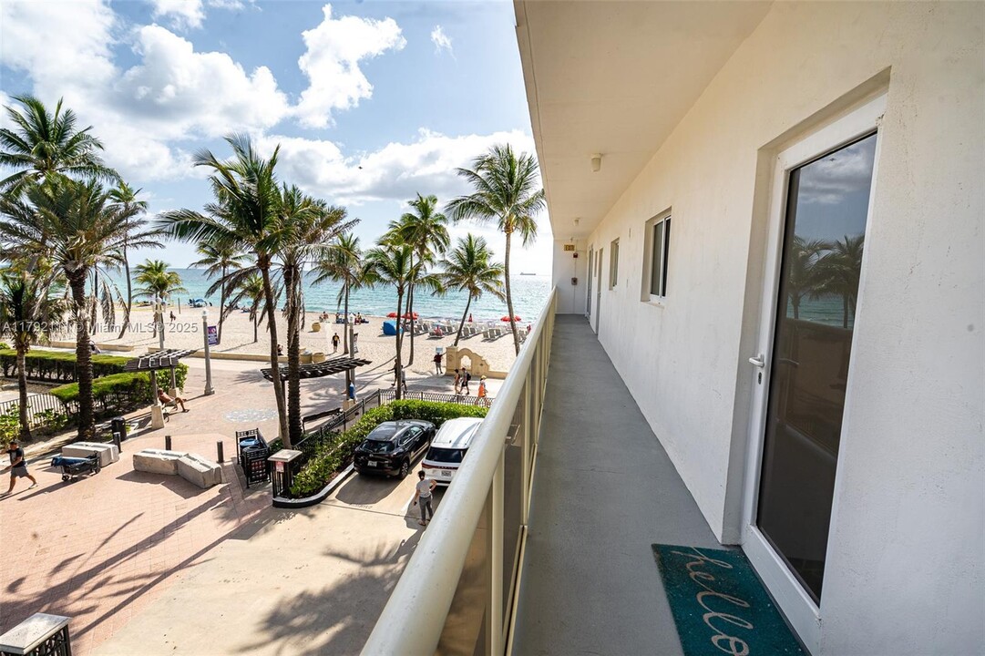 300 Pierce St, Unit 4 in Hollywood, FL - Building Photo