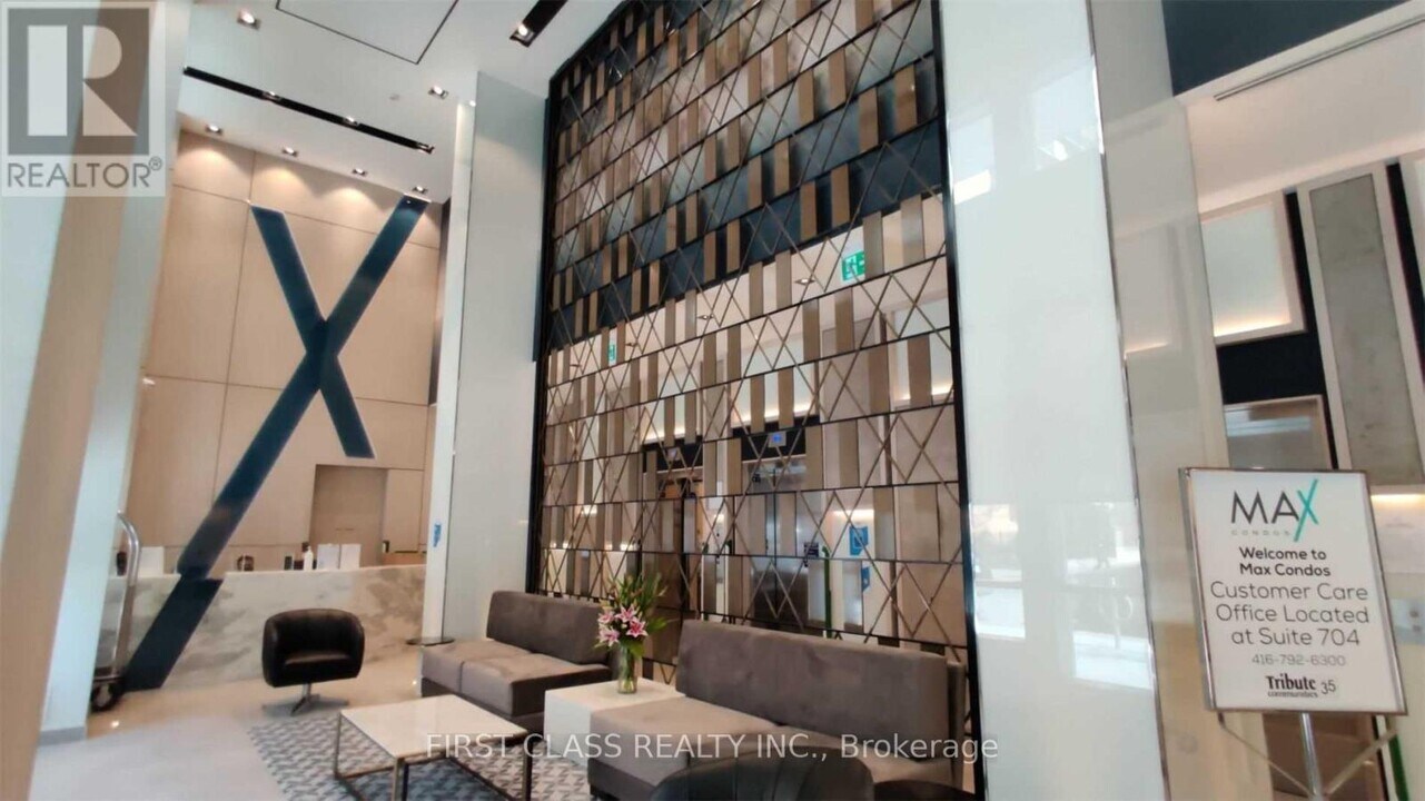77 Mutual St in Toronto, ON - Building Photo