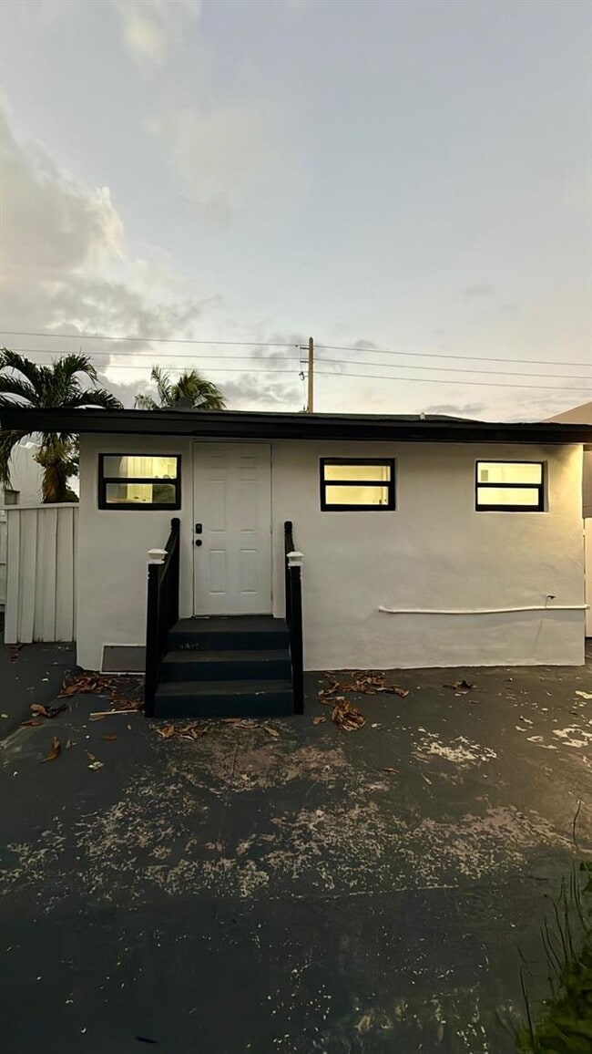 712 Nottingham Blvd in West Palm Beach, FL - Foto de edificio - Building Photo