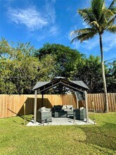 10731 SW 51st Dr in Miami, FL - Building Photo - Building Photo