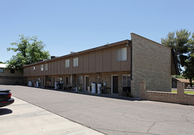 210 W 10th Pl in Tempe, AZ - Foto de edificio - Building Photo