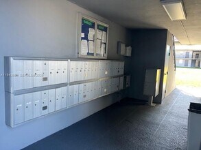 4250 SW 67th Ave in Miami, FL - Building Photo - Building Photo