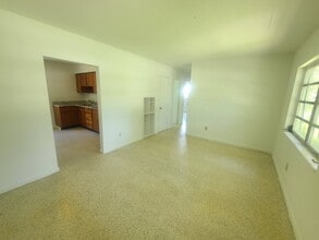 10396 Eastside Ave in Brooksville, FL - Building Photo - Building Photo