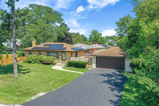 128 8th St in Downers Grove, IL - Foto de edificio - Building Photo