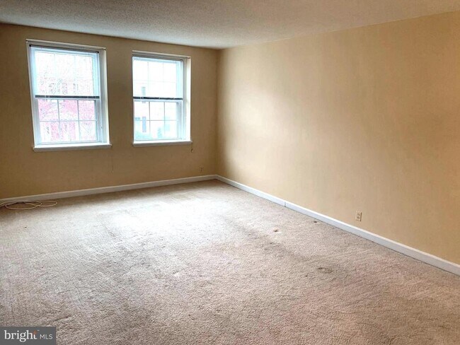 property at 3007 S Buchanan St