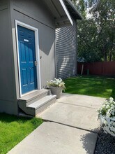 1350 Balfour dr, Unit 2 in Anchorage, AK - Building Photo - Building Photo