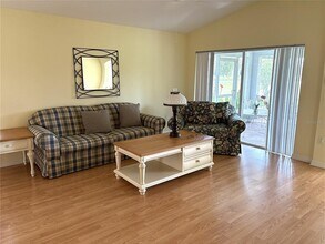 10824 Collar Dr in San Antonio, FL - Building Photo - Building Photo