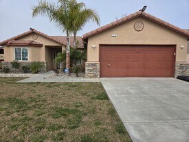 1572 Stinson Dr in Lemoore, CA - Building Photo