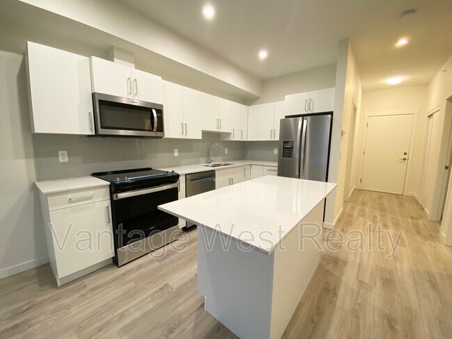 2345-2345 Butt Rd in West Kelowna, BC - Building Photo - Building Photo