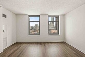 579 W Kinzie St in Chicago, IL - Building Photo - Building Photo