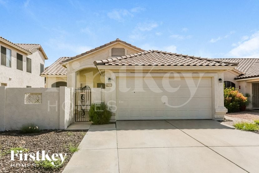 13681 N 82nd Ave in Peoria, AZ - Foto de edificio