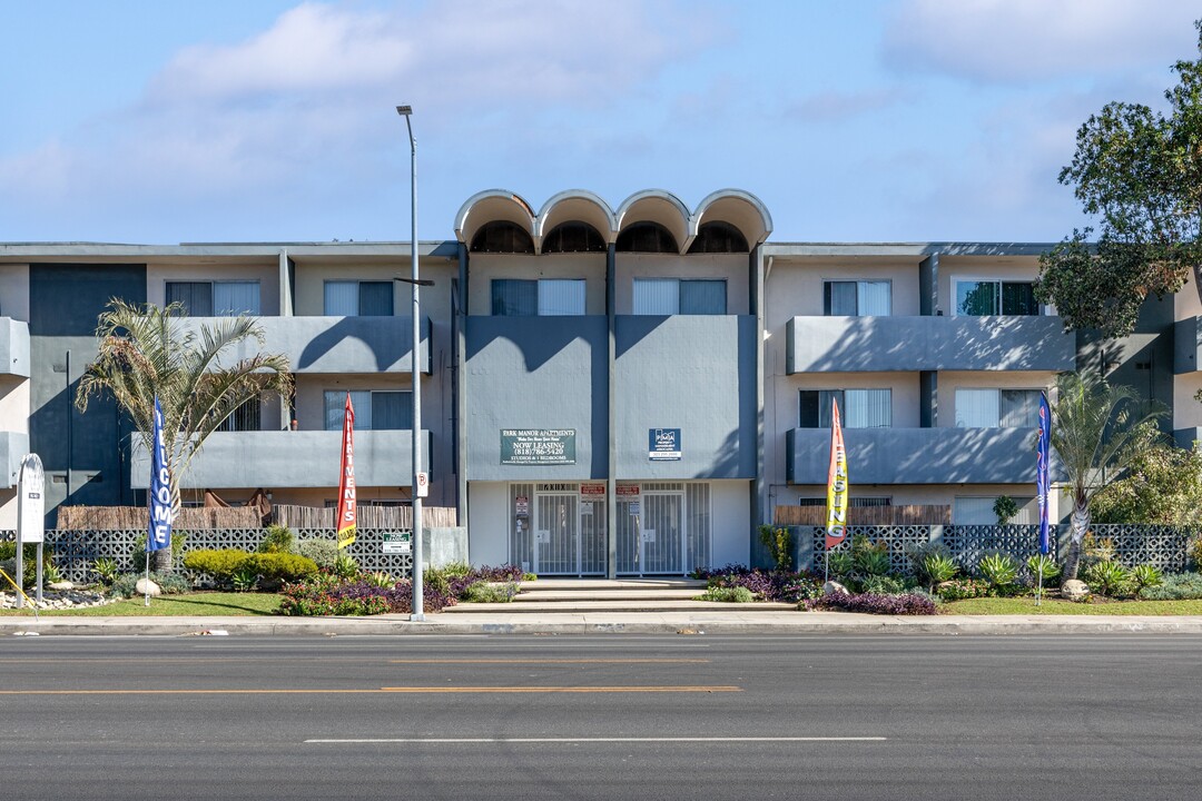 Park Manor Apartments in Van Nuys, CA - Foto de edificio