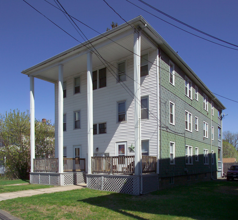 573 Chicopee St in Chicopee, MA - Building Photo