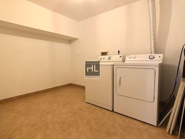 57 Bay 31st St in Brooklyn, NY - Building Photo - Building Photo