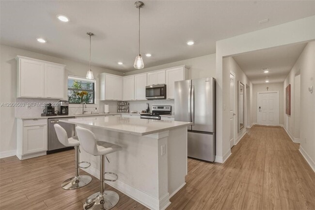 3141 Poinciana St in Oakland Park, FL - Building Photo - Building Photo